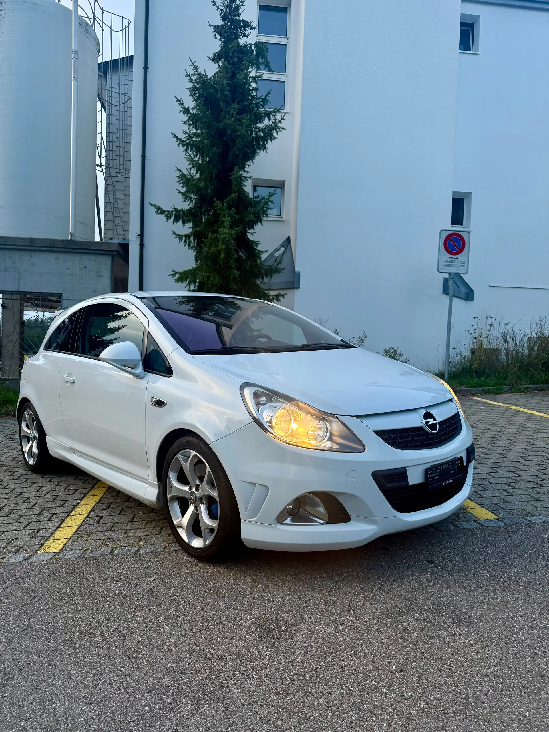 Opel Corsa 1.6 Turbo OPC — Sportive compacte, fraîchement révisée — vista esterna
