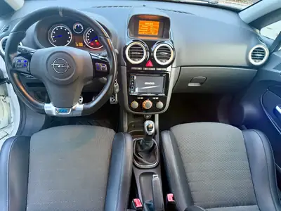 Opel Corsa 1.6 Turbo OPC — Sportive compacte, fraîchement révisée — vista posteriore