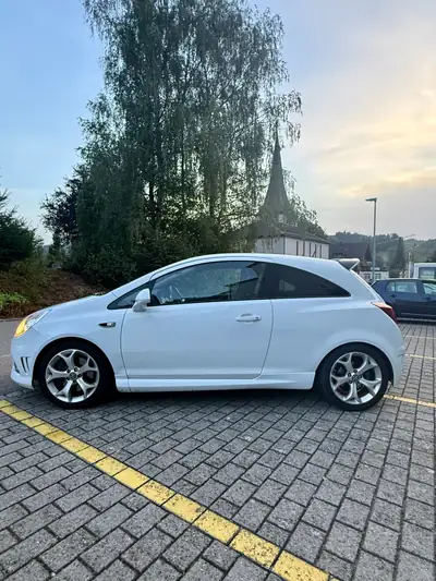 Opel Corsa 1.6 Turbo OPC — Sportive compacte, fraîchement révisée — dettaglio