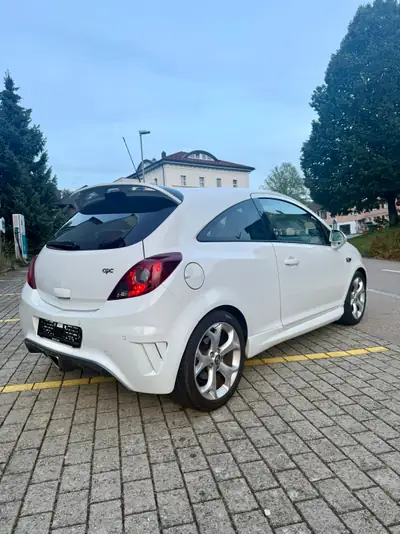 Opel Corsa 1.6 Turbo OPC — Sportive compacte, fraîchement révisée — cruscotto