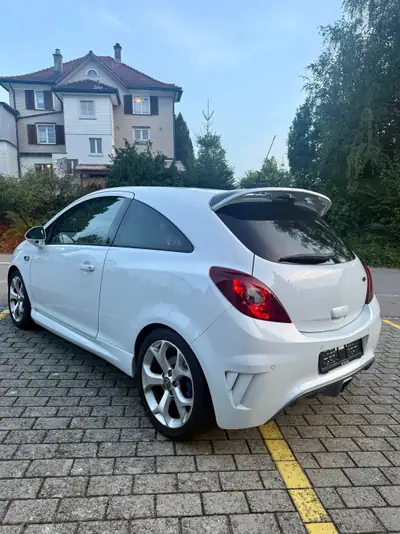 Opel Corsa 1.6 Turbo OPC — Sportive compacte, fraîchement révisée — Miniatura 8