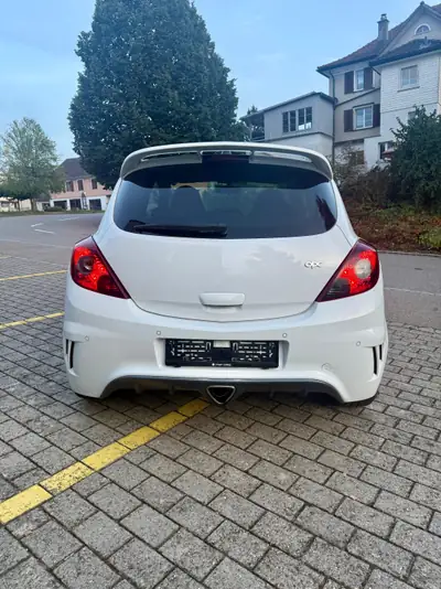 Opel Corsa 1.6 Turbo OPC — Sportive compacte, fraîchement révisée — Miniatura 9
