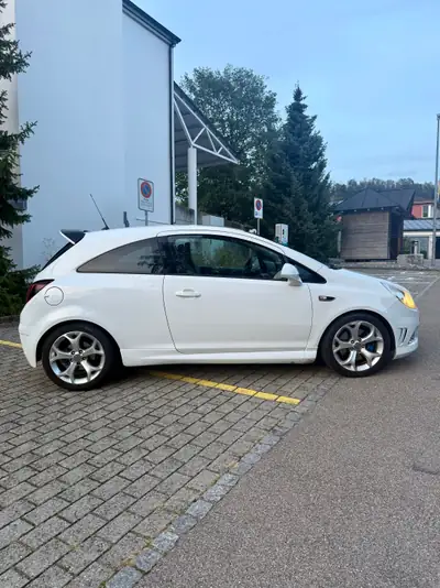 Opel Corsa 1.6 Turbo OPC — Sportive compacte, fraîchement révisée — Miniatura 7
