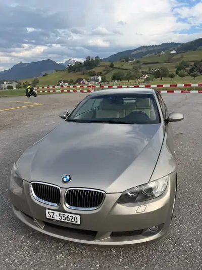 BMW 325i Cabriolet — Roadster élégant, moteur 218 ch, révision juillet 2026 — côté