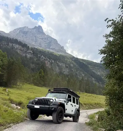Jeep Wrangler Rubicon X Unlimited 3.6 V6 — Expedition Ready, Équipement Camping Premium — côté