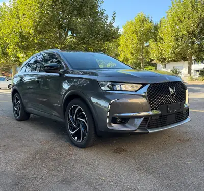 DS7 1.6 PureTech 225 So Chic — SUV premium français avec sièges massants et vision nocturne — vista esterna