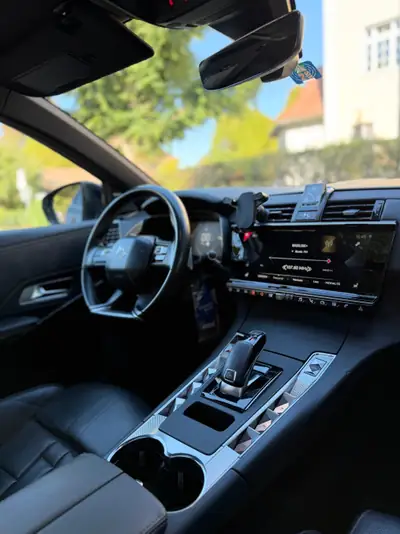 DS7 1.6 PureTech 225 So Chic — SUV premium français avec sièges massants et vision nocturne — Miniatura 11