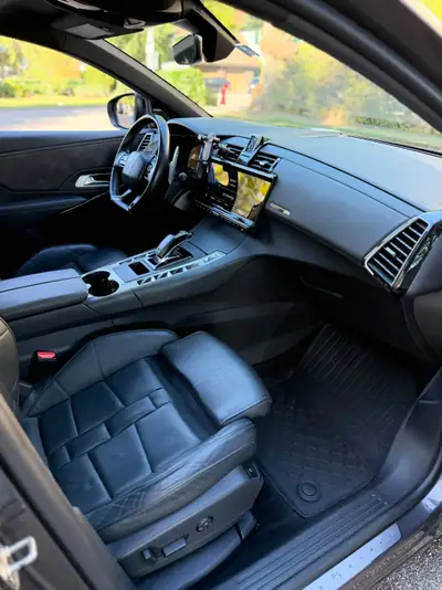 DS7 1.6 PureTech 225 So Chic — SUV premium français avec sièges massants et vision nocturne — Miniatura 15