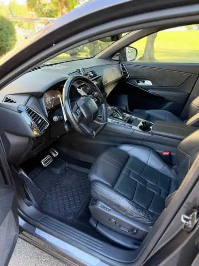 DS7 1.6 PureTech 225 So Chic — SUV premium français avec sièges massants et vision nocturne — Miniatura 18