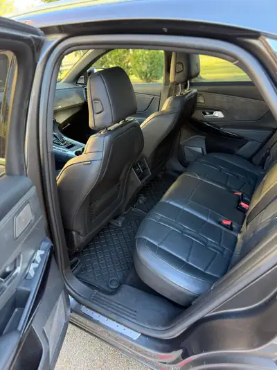 DS7 1.6 PureTech 225 So Chic — SUV premium français avec sièges massants et vision nocturne — Miniatura 17