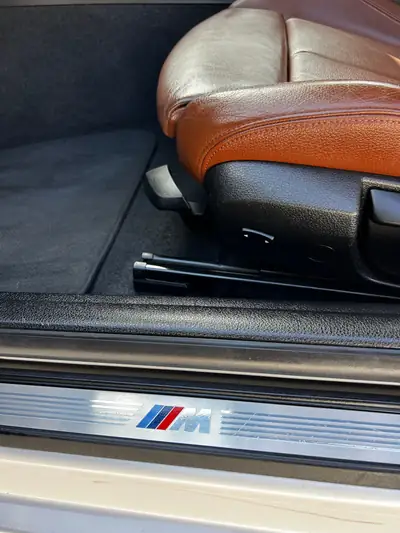BMW 220i Cabrio M Package — Cabriolet élégant, moteur 184 ch et toit ouvert — Detail