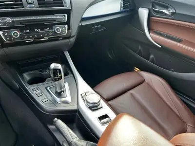 BMW 220i Cabrio M Package — Cabriolet élégant, moteur 184 ch et toit ouvert — Miniatur 12