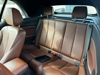 BMW 220i Cabrio M Package — Cabriolet élégant, moteur 184 ch et toit ouvert — Miniatur 14