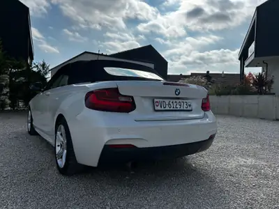 BMW 220i Cabrio M Package — Cabriolet élégant, moteur 184 ch et toit ouvert — Miniatur 17
