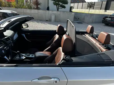 BMW 220i Cabrio M Package — Cabriolet élégant, moteur 184 ch et toit ouvert — Miniatur 20
