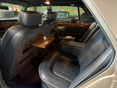Rolls-Royce Silver Spirit II — Véhicule de collection en état impeccable, homologué vétéran — Innenraum