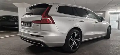 Volvo V60 Diesel — Break élégant, première main, entretien certifié — vista posteriore