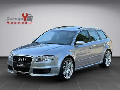 Audi RS4 Avant 4.2 V8 quattro — Un break sportif de légende, moteur atmosphérique 420 ch — Heckansicht