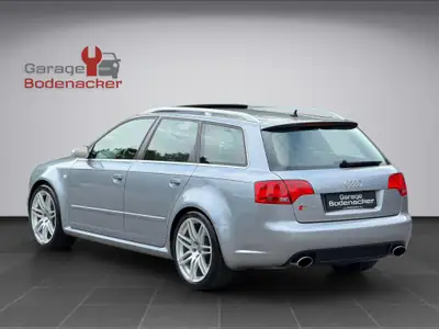 Audi RS4 Avant 4.2 V8 quattro — Un break sportif de légende, moteur atmosphérique 420 ch — Armaturenbrett