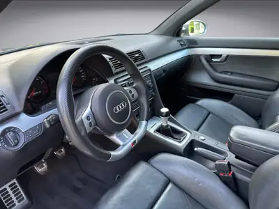 Audi RS4 Avant 4.2 V8 quattro — Un break sportif de légende, moteur atmosphérique 420 ch — Miniatur 10