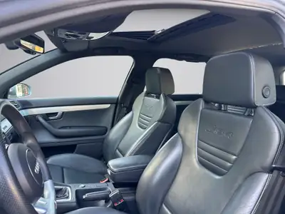 Audi RS4 Avant 4.2 V8 quattro — Un break sportif de légende, moteur atmosphérique 420 ch — Miniatur 12