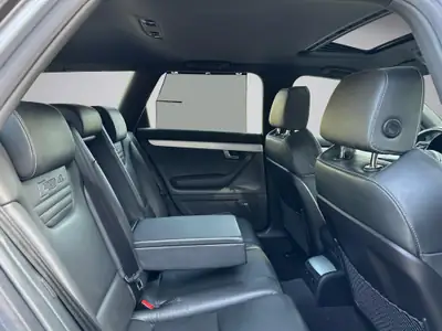 Audi RS4 Avant 4.2 V8 quattro — Un break sportif de légende, moteur atmosphérique 420 ch — Miniatur 15