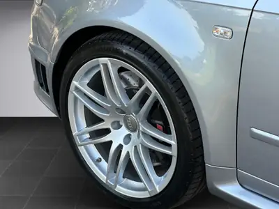 Audi RS4 Avant 4.2 V8 quattro — Un break sportif de légende, moteur atmosphérique 420 ch — Miniatur 21