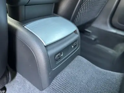 Audi RS4 Avant 4.2 V8 quattro — Un break sportif de légende, moteur atmosphérique 420 ch — Miniatur 25