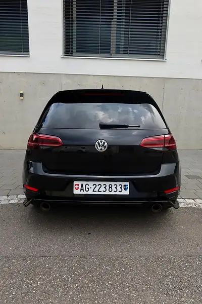 VW Golf 2.0 TSI GTI TCR — 290 ch avec échappement Akrapovic d'origine — fianco