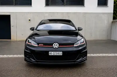 VW Golf 2.0 TSI GTI TCR — 290 ch avec échappement Akrapovic d'origine — vista esterna