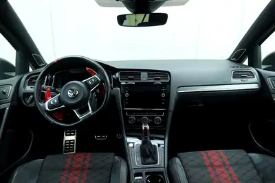 VW Golf 2.0 TSI GTI TCR — 290 ch avec échappement Akrapovic d'origine — cruscotto