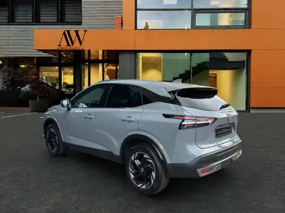 Nissan Qashqai 1.3 DIG-T 158 — SUV hybride léger, 23 000 km seulement — interni