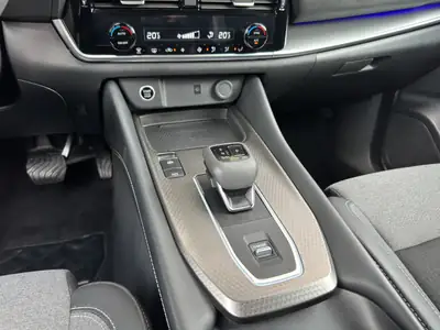 Nissan Qashqai 1.3 DIG-T 158 — SUV hybride léger, 23 000 km seulement — Miniatura 13
