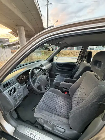 Honda CR-V 2.0i LS 4WD — SUV robuste essence 4x4, historique sans sinistre — tableau de bord