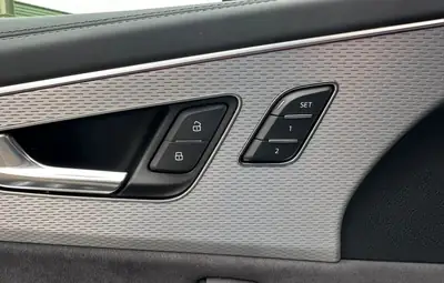Audi RS Q8 4.0 V8 TFSI Quattro — 600 ch, freins céramique, 29 900 km seulement — Miniatur 16