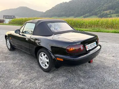 Mazda MX-5 1.6i Black Special — Roadster emblématique 1992, état d'origine exceptionnel — intérieur