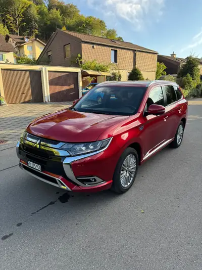 Mitsubishi Outlander 2.4 PHEV Diamond — SUV hybride rechargeable, 36'000 km seulement — vue extérieure