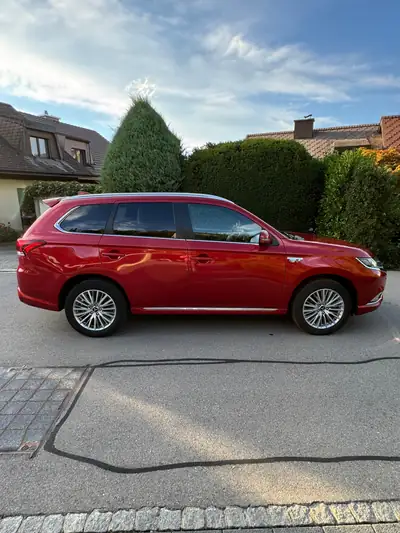Mitsubishi Outlander 2.4 PHEV Diamond — SUV hybride rechargeable, 36'000 km seulement — tableau de bord
