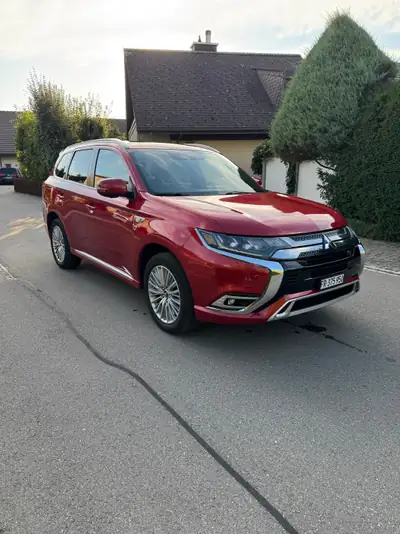 Mitsubishi Outlander 2.4 PHEV Diamond — SUV hybride rechargeable, 36'000 km seulement — détail