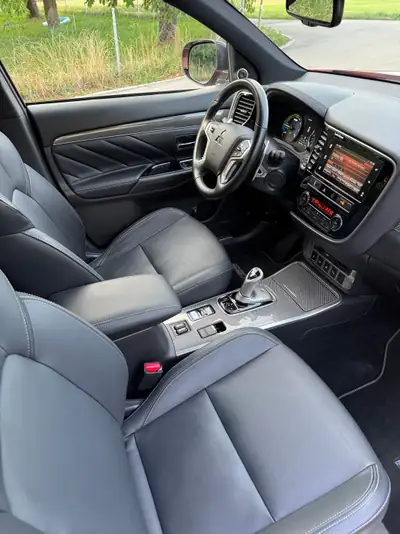 Mitsubishi Outlander 2.4 PHEV Diamond — SUV hybride rechargeable, 36'000 km seulement — Miniature 9