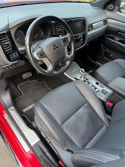 Mitsubishi Outlander 2.4 PHEV Diamond — SUV hybride rechargeable, 36'000 km seulement — Miniature 8