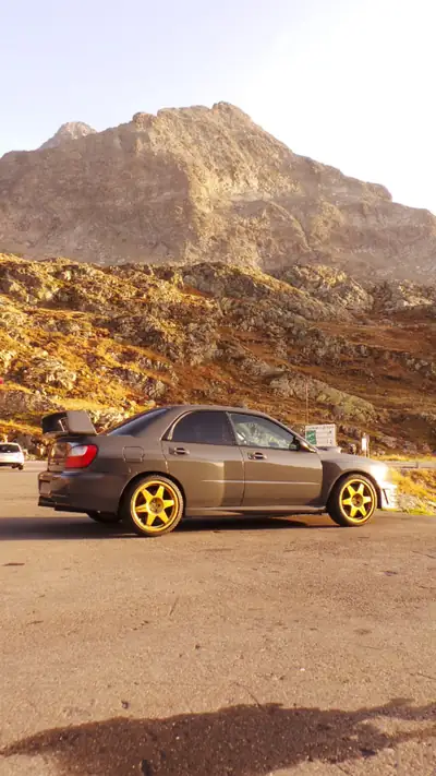 Subaru Impreza 2.0 Turbo WRX STi — Berline sportive intégrale, 265 ch d'authenticité — Innenraum