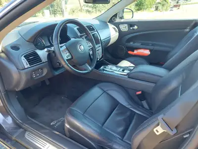 Jaguar XK 5.0 V8 — Coupé GT britannique, 385 ch, 51'000 km seulement — intérieur