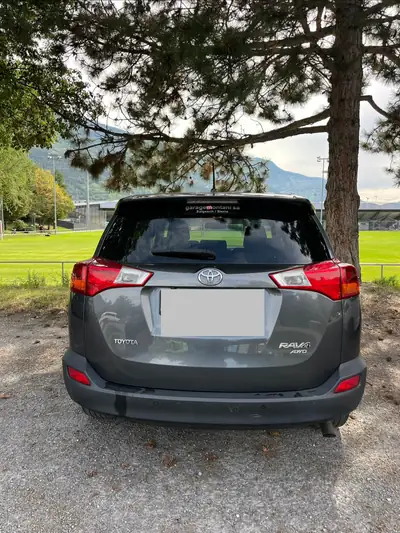 Toyota RAV4 2.2 D-4D 150 Sol — SUV robuste, diesel économe, tout-terrain — côté