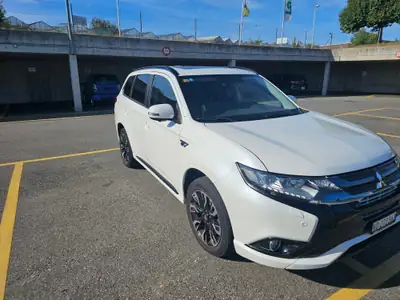 Mitsubishi Outlander 2.0 PHEV Style — SUV hybride rechargeable, 103 550 km, blanc métallisé — vista esterna