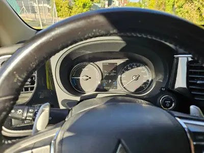 Mitsubishi Outlander 2.0 PHEV Style — SUV hybride rechargeable, 103 550 km, blanc métallisé — Miniatura 7