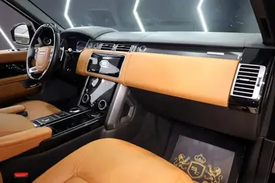 Land Rover Range Rover Autobiographie 5.0 V8 P525 — Prestige britannique et performance redoutable — Miniatur 9