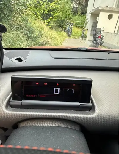 Citroën C4 Cactus 1.6 BlueHDi 100 — SUV urbain économe, 165 000 km — dashboard