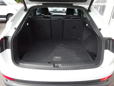 Audi Q4 Sportback e-tron 50 quattro — SUV électrique premium, 65 000 km seulement — Miniature 12