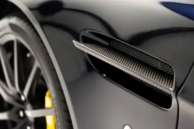 Aston Martin V12 Vantage 6.0 S Sportshift — Coupé sportif britannique légendaire, 39 900 km — vista posteriore